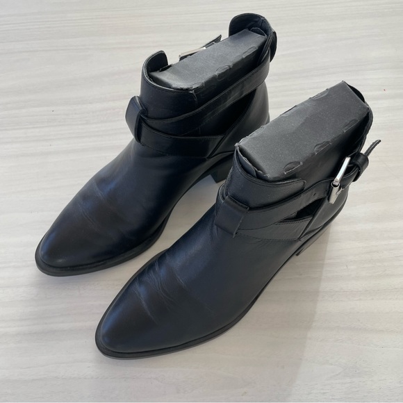 & Other Stories Black Buckle Leather Ankle Booties - Picture 5 of 10